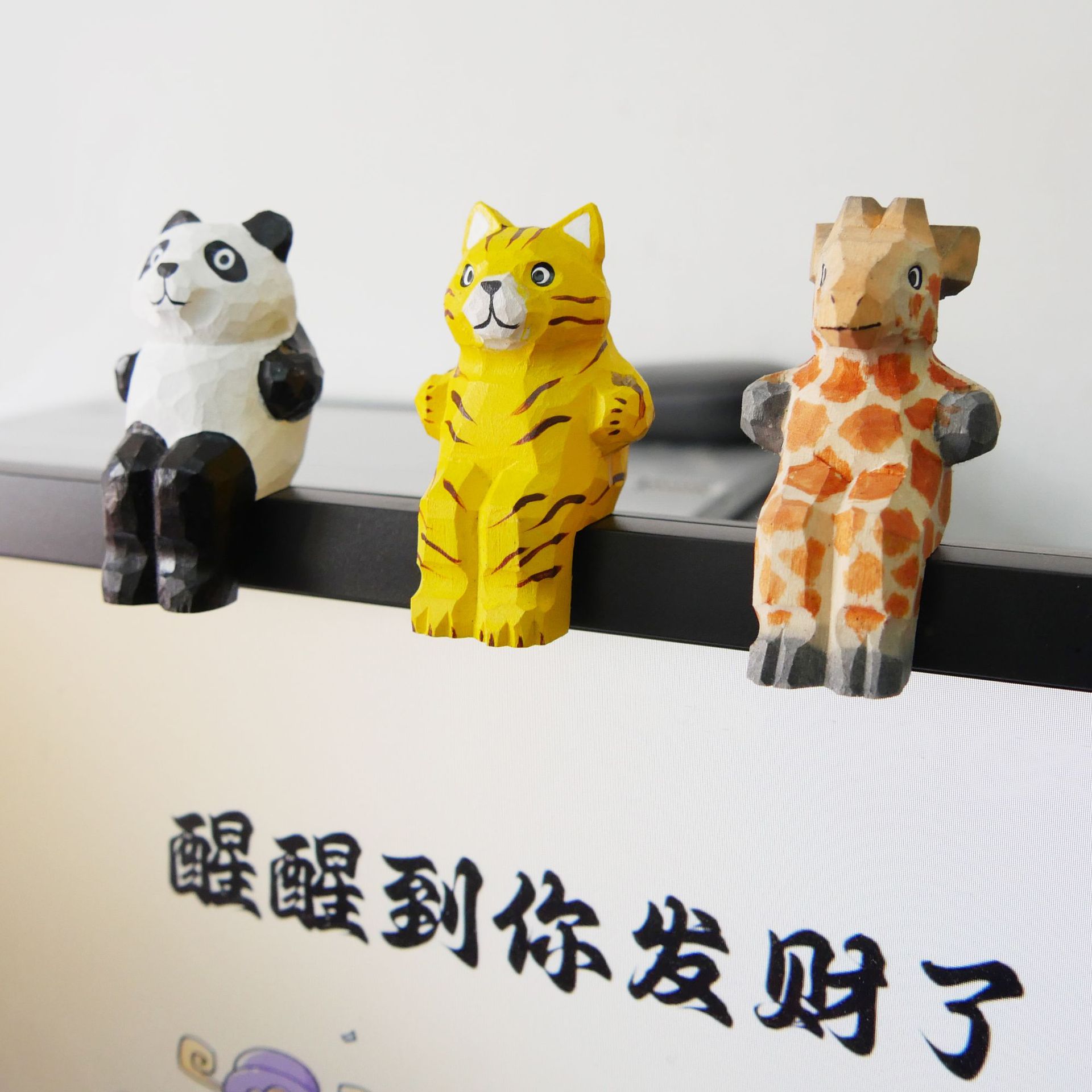 手工木雕刻工艺动物木头创意木制圆雕3D小动物电脑书架桌面摆件
