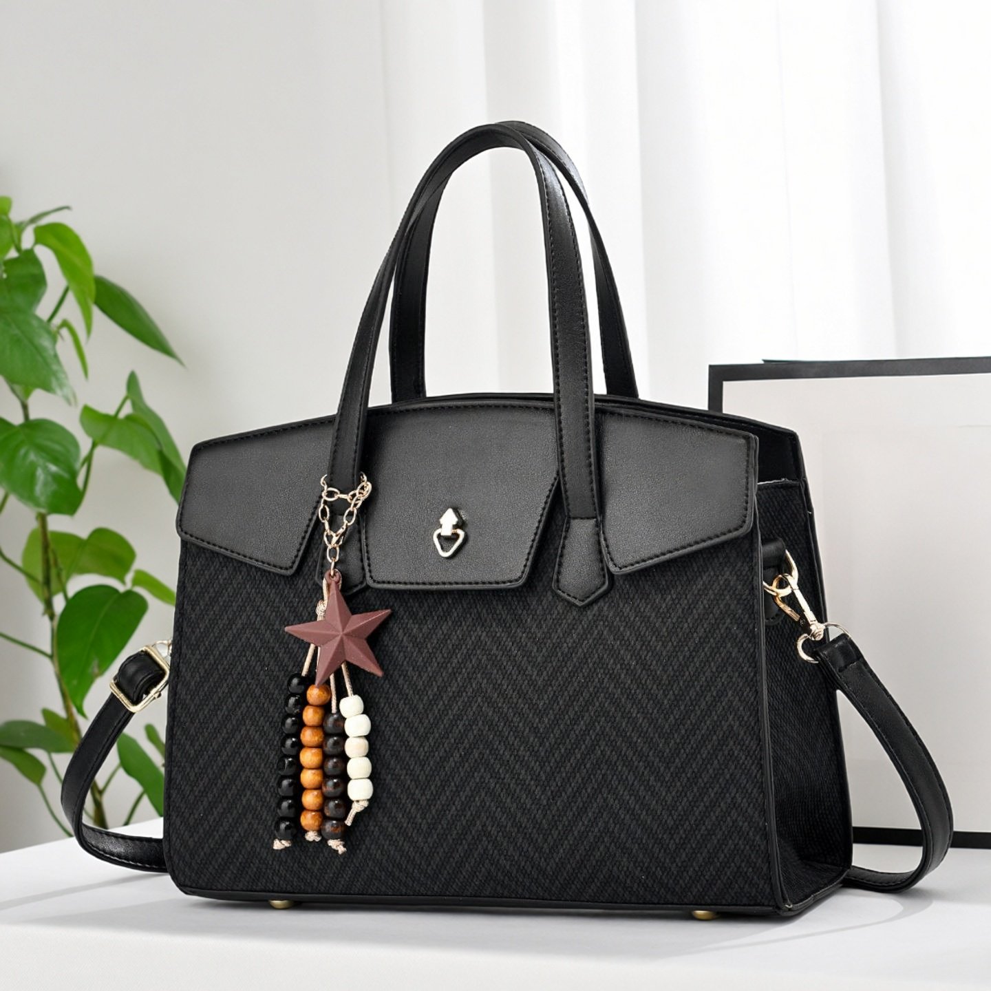 新款女士黑色通勤凯莉包