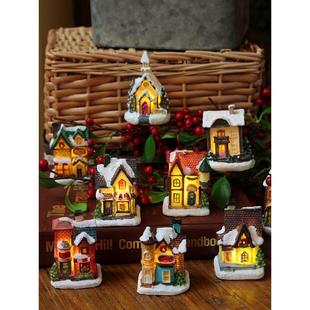 小房子城堡雪景圣诞桌面微景观与灯商店装饰礼品装饰品