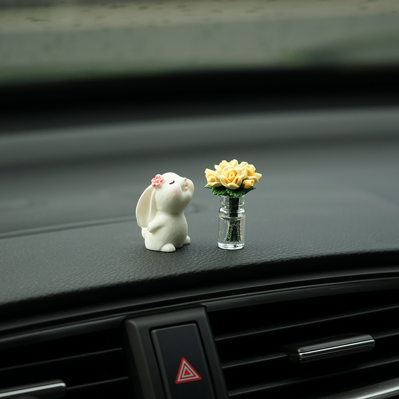 迷你玻璃瓶玫瑰花闻香兔小摆件汽车内饰车载创意可爱精致装饰品