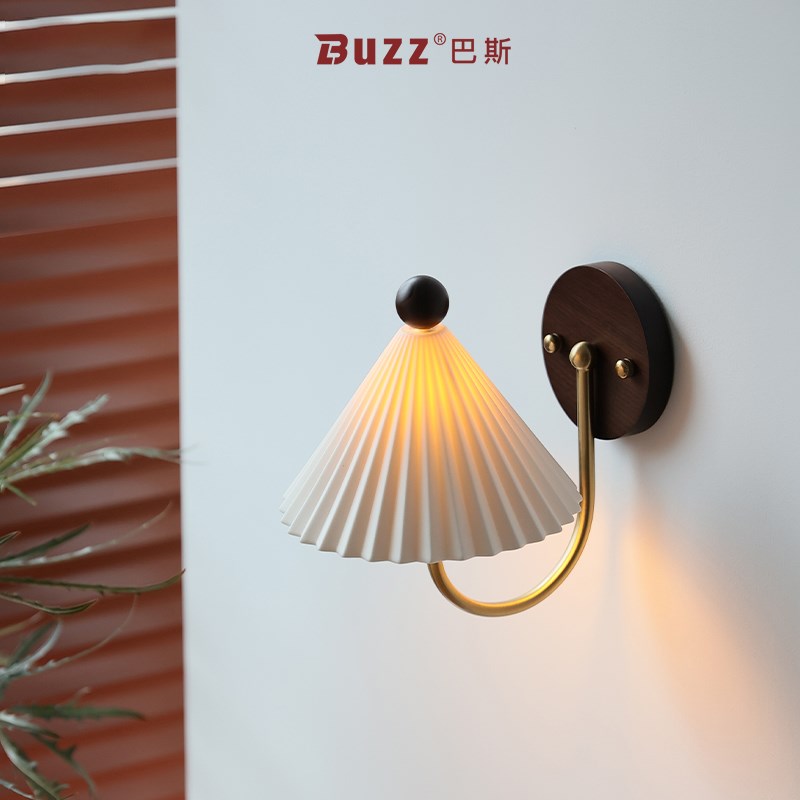 陶瓷复古壁灯中古创意卧室床头墙灯法式百褶奶豆实木墙壁灯装饰灯