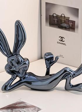 兔八哥摆件高级感创意轻奢躺姿兔子摆设客厅玄关电视柜酒柜装饰品