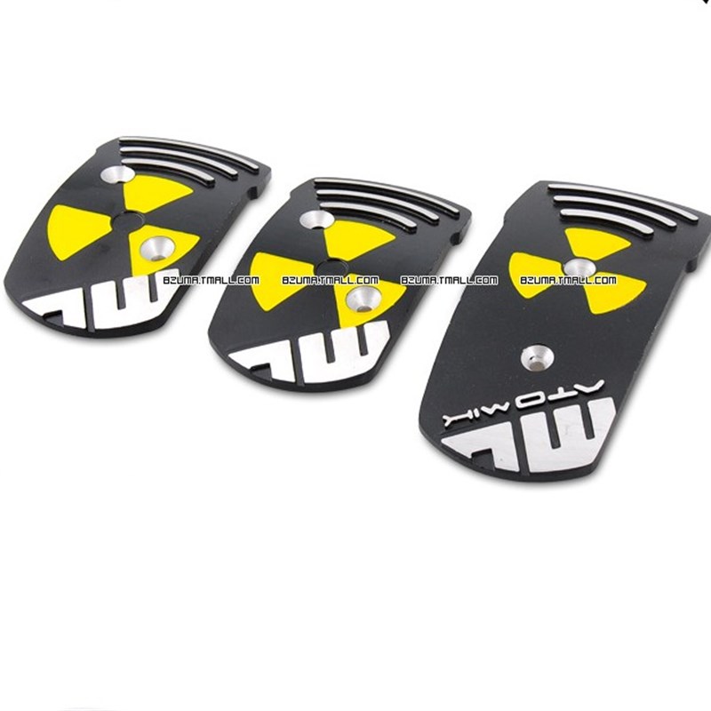 MOMO踏板汽车改装加厚通用型脚踏板防滑油门刹车手动自动波档踏板