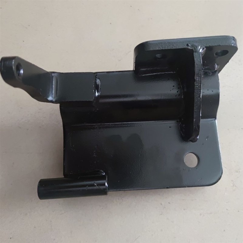 新源65/75胶轮式挖掘机 玉柴发动机右前支架 空调压缩机支架 原厂