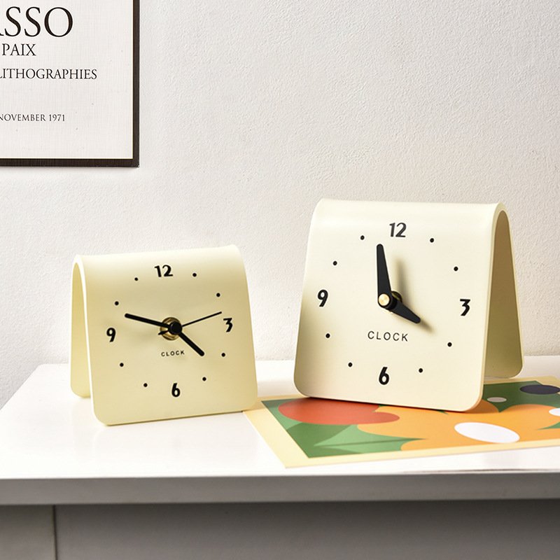 网红奶油风台式静音小钟表家用摆件桌面装饰小台钟卧室床头钟装饰