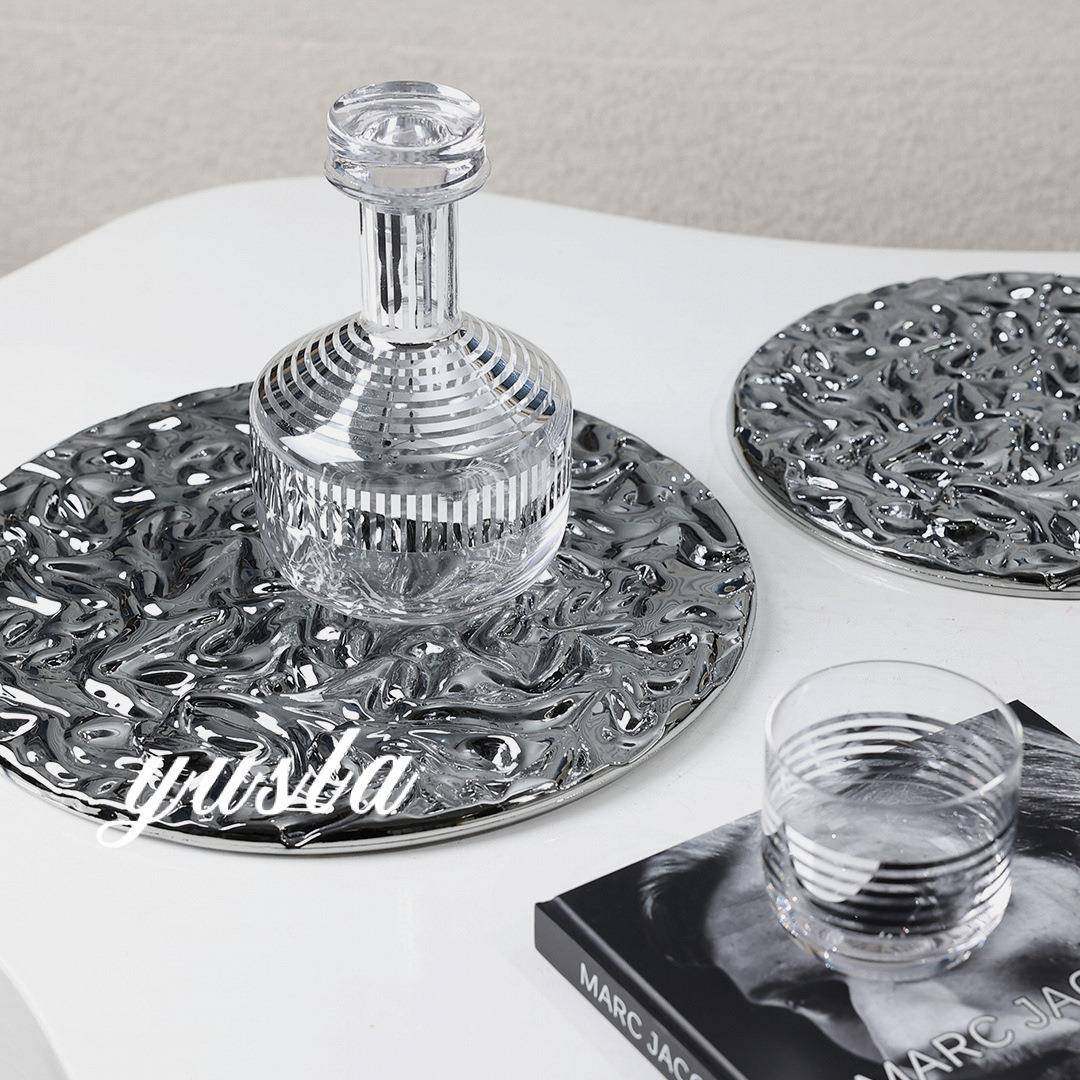 简约现代酒瓶收纳圆形托盘样板间咖啡杯茶几餐厅吧台桌面摆件软装