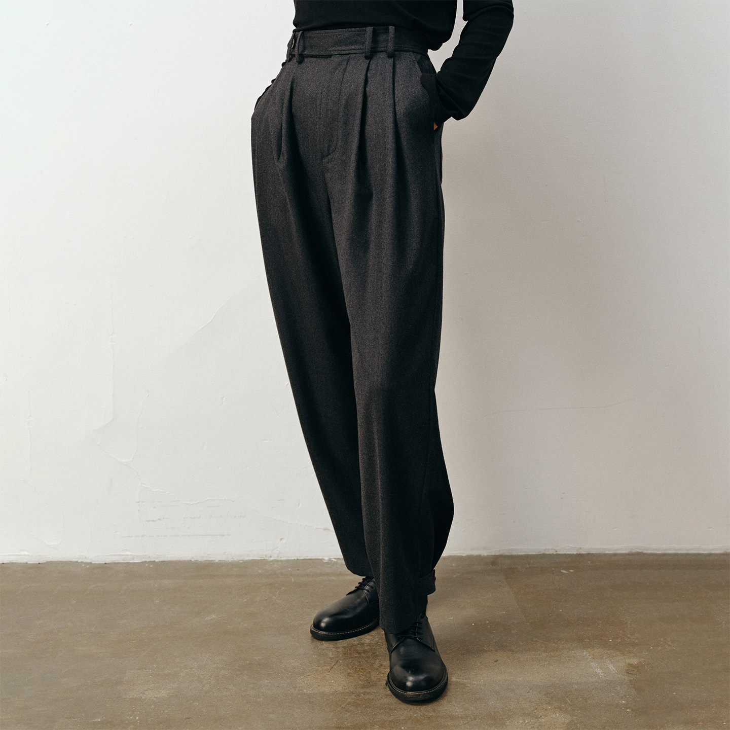 【即将发售】SageSalt 羊毛深灰单褶长裤,男装,西裤,淘宝优惠券,粉丝福利购,淘宝优惠卷