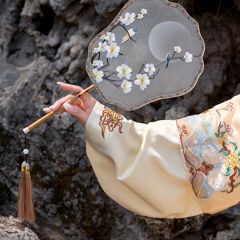 苏州绣花女扇子刺绣古风团扇手工双面绣宫扇中国古典汉服流苏美扇
