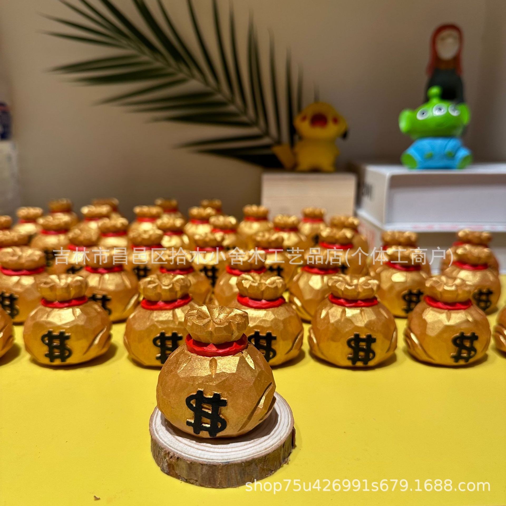 厂家 摆件纯手工木雕福袋蝴蝶结挂件拾木小舍金色