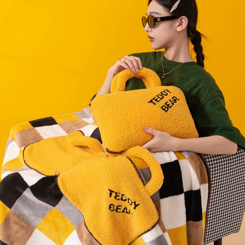 冬季加厚新款午休抱枕毯子沙发M靠垫枕头被子二合一两用汽车内腰