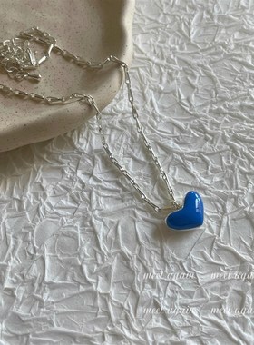蓝色爱心项链轻奢高级感金属镂空滴釉吊坠装饰挂件秋冬多巴胺彩色