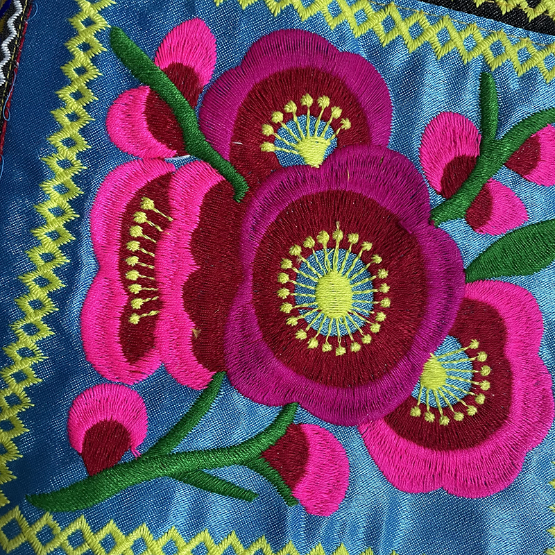 藏族妇女绣花图案腰围西藏半身裙藏袍民间歌舞演U出百搭特色围裙