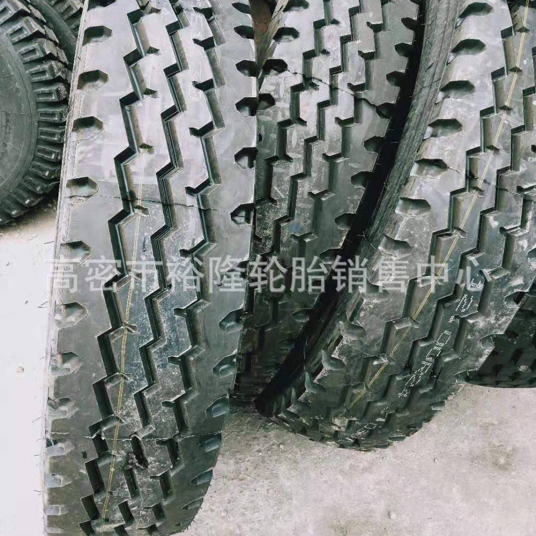 轮胎8.25/9.00/10.00/11.00/12.00r20    12.00R24吊车起重机轮胎