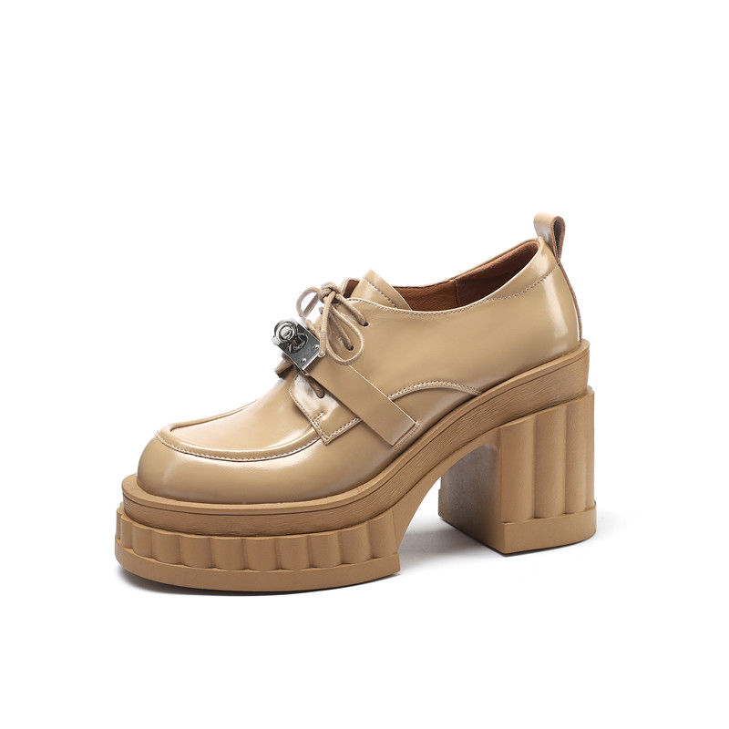 23春新款真皮厚底系带金属扣小皮鞋女粗跟L防水台圆头杏色高跟单