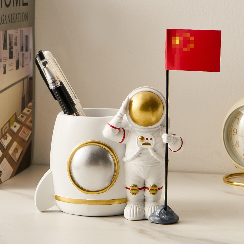 生日礼物女生送男生特别走心的毕业可爱宇M航员笔筒实用有意义精