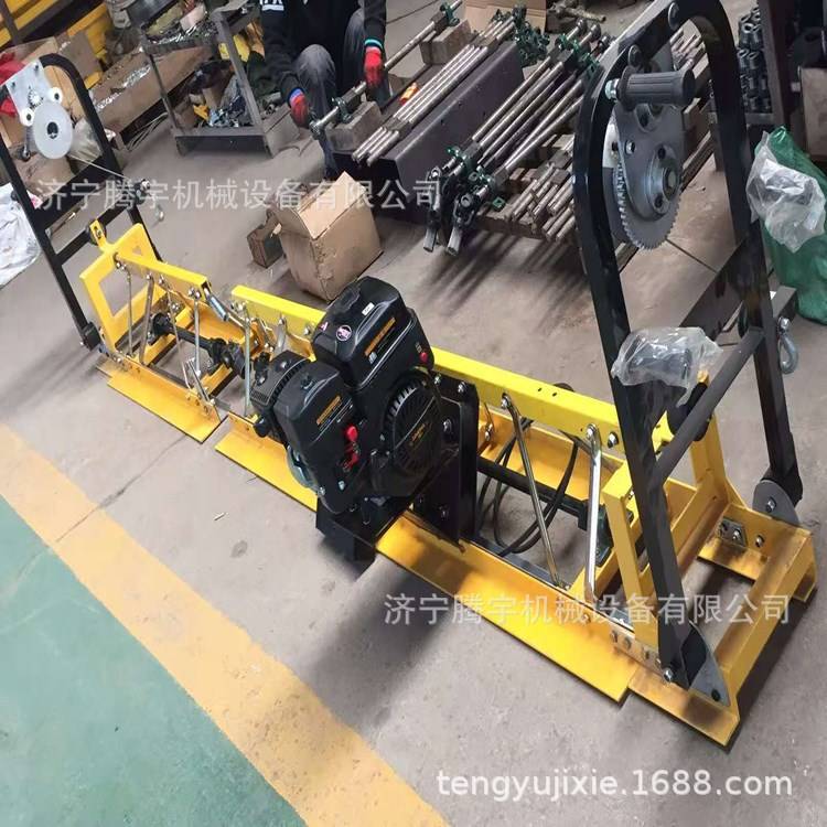 混凝土框架式电机整平机多少钱台直供框架式振动梁5米汽油震动梁