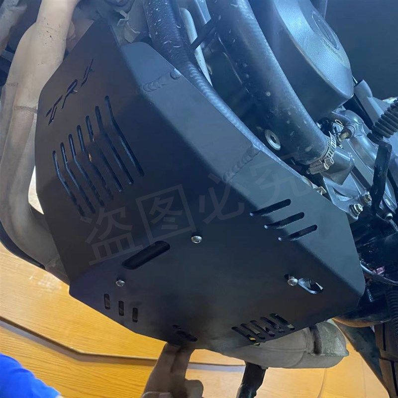 适用贝纳利TRK502金鹏502x改装配件防护底板发动机护板底盘保护罩