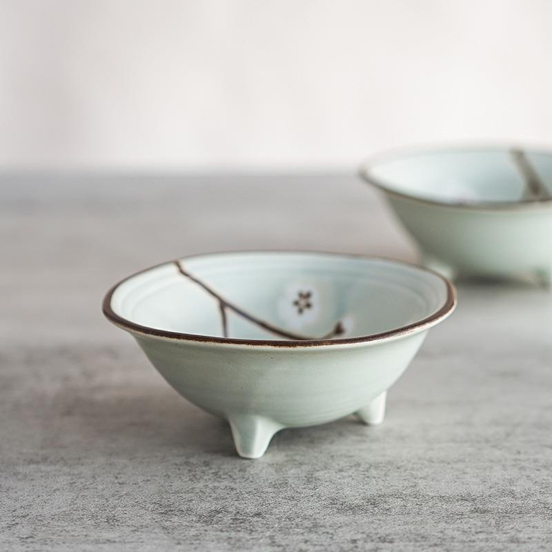 日本进口创意蓝梅三足钵陶瓷12厘米小钵日料餐具蘸料碟配菜小碗