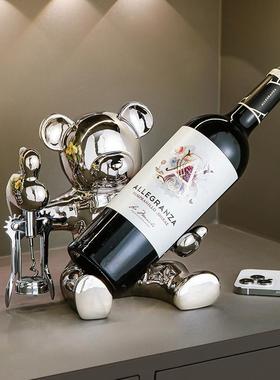 手里有钳暴力熊酒柜红酒架简约轻奢电视柜客厅家居装饰摆件工艺品