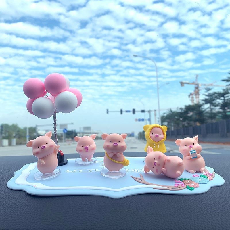 网红汽车摆件可爱创意六只小猪车载装饰礼物O公仔汽车中控台装饰