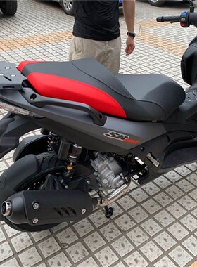 适用于阿普利亚SRmax250/300后货架尾箱架改装扶手尾翼后衣架配件