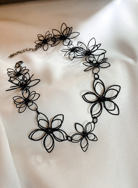 暗黑颈链女短款锁骨网红气质百搭韩国黑色脖链花朵简约性感项链
