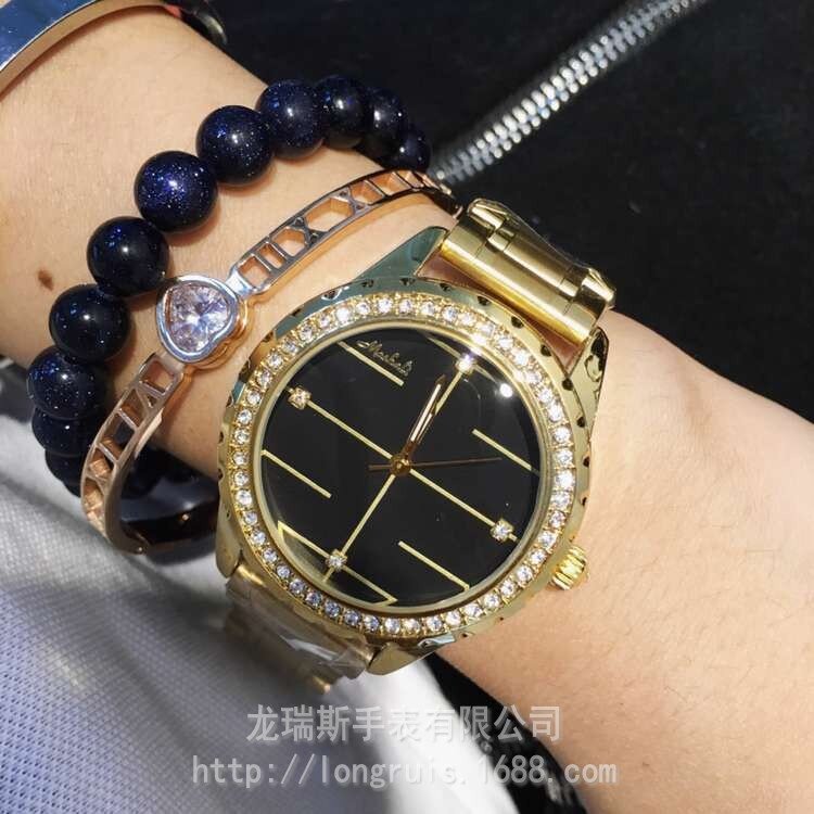 新款 玛莎莉耐用水钻黄金色黑色面 女士时尚手表 钢带