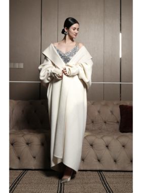 芈莱尤优-新款[云水扣]白色宽边青果领盘扣袖大衣6243