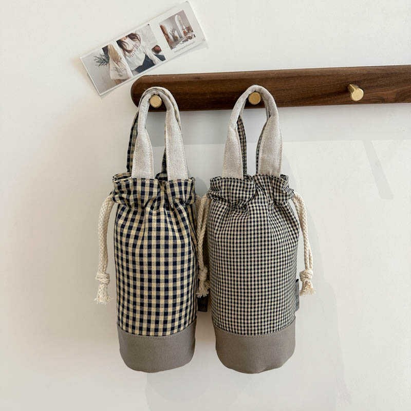 杯套手提小拎包韩系手工布艺通A用新款棉麻怀旧格子抽口水桶水杯