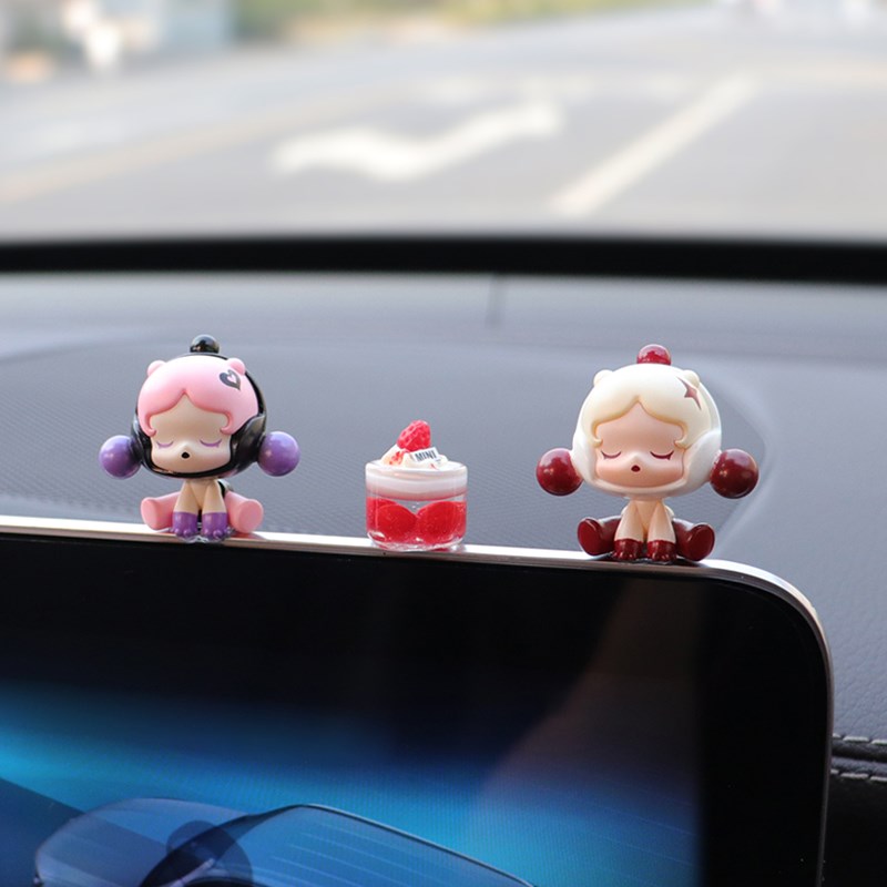 泡泡玛特车内装饰品摆件车u上显示屏幕玩偶卡通可爱车载中控台公