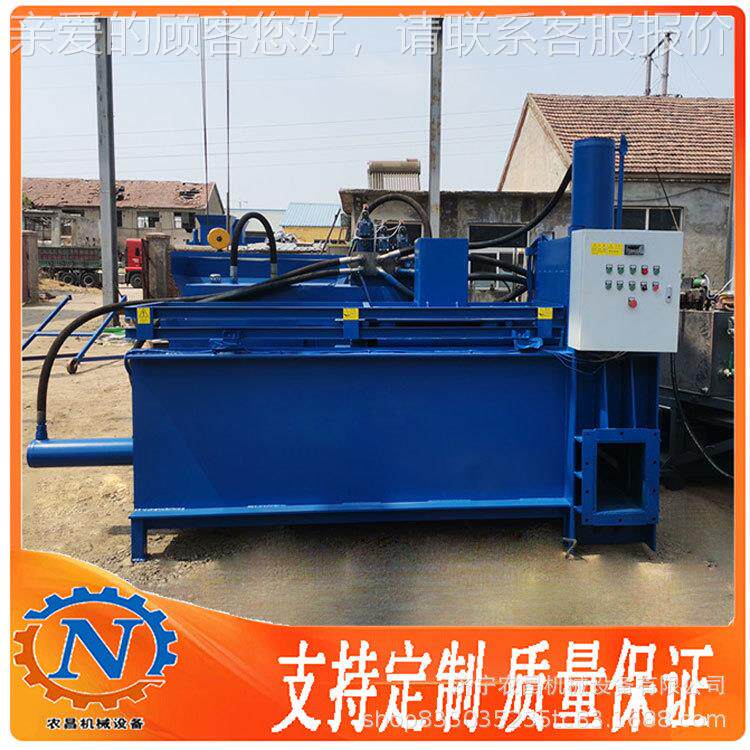 青牛羊贮饲料套袋打机 粉屑碎包一体机BTI 大型 卧式木打包机