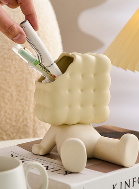 北欧创意饼干笔i筒摆件可爱卡通书房办公室桌面工位装饰卧室收纳