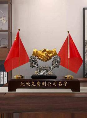 高端大气上档次摆件握手现代高档老板领导办公室酒柜装饰品工艺礼
