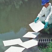 工业吸油纸 水池吸油纸 供应水池吸油材料 只吸油不吸水