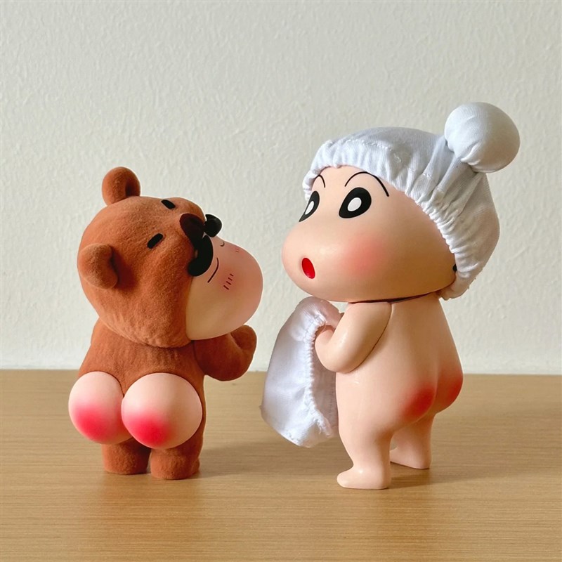植绒光屁屁小熊蜡笔小新摆件手办车挂玩偶2025新款七夕送女友礼物