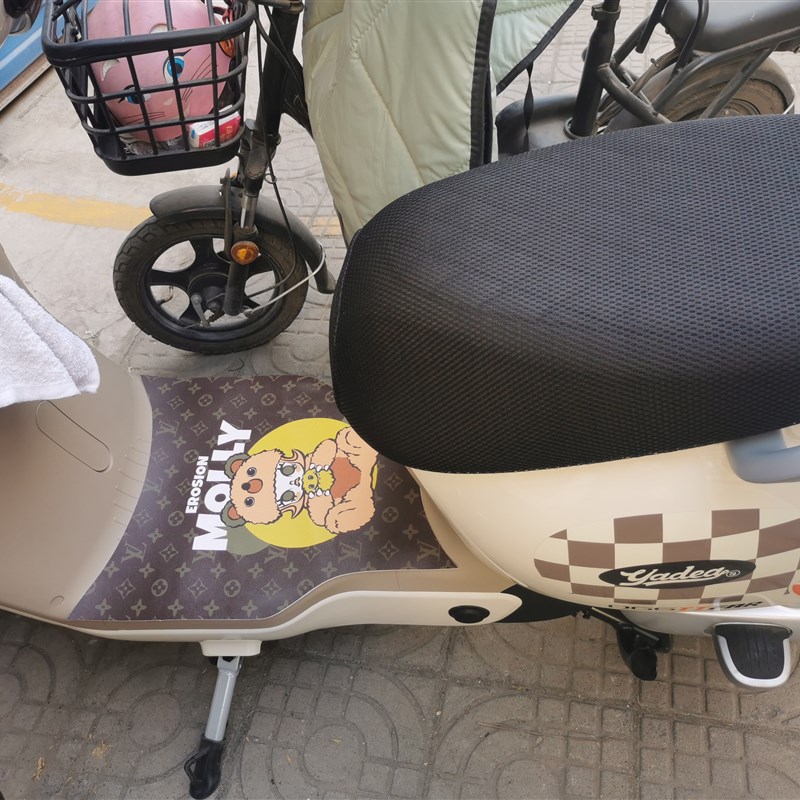 电动车脚垫爱玛台铃雅迪电瓶车脚踏垫通用脚踩垫子自由裁剪