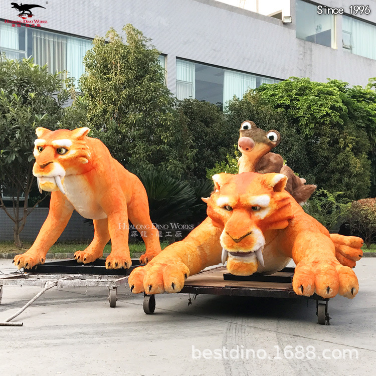 户外仿真卡通剑齿虎雕塑冰河时代动物模型动物园商场景观摆件