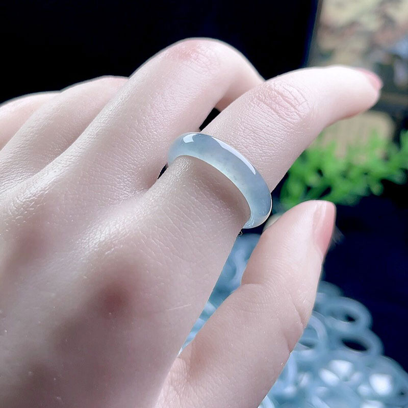 冰种天空蓝刚冰绿翡翠指环 玉戒指 天然A货玉石戒圈 高光感轮胎版