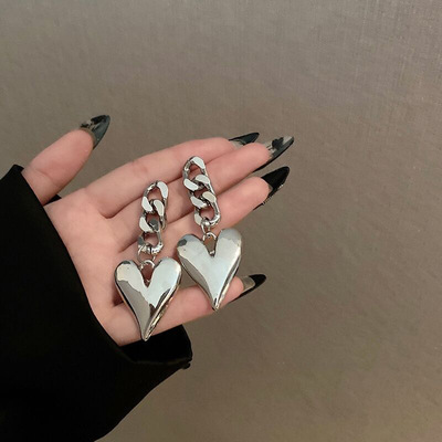 甜酷风金属爱心耳环03