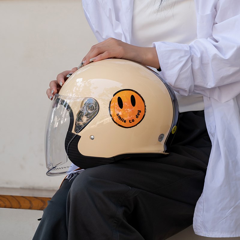 潮牌笑脸冬季电动车头盔电瓶车摩托车安全帽保暖防寒半盔男女款