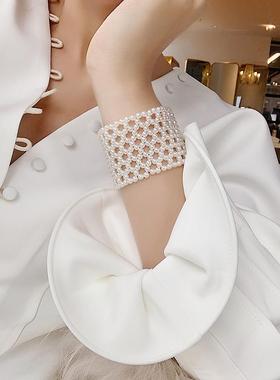 日韩网红同款手工编织珍珠宽版手镯女复古时髦设计感气质手环手链