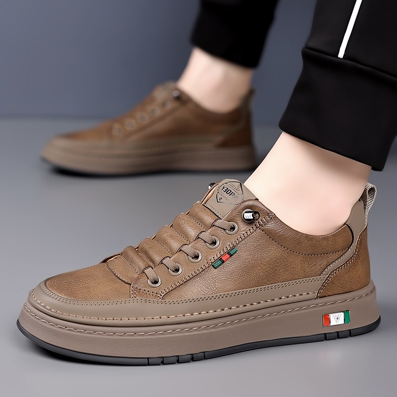 男鞋爆款百搭黑色鞋耐磨潮鞋子休闲防滑板鞋时尚牛皮软底跑步鞋