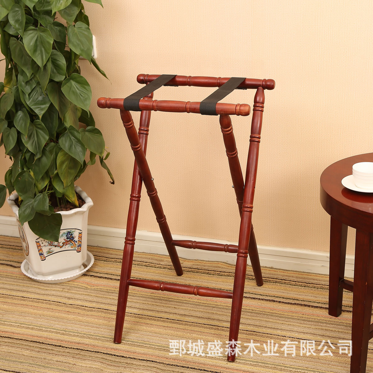 旅馆酒店行李架 户外野外置物架放衣架 实木收纳架子