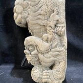 清代老木雕狮子纹牛腿一个