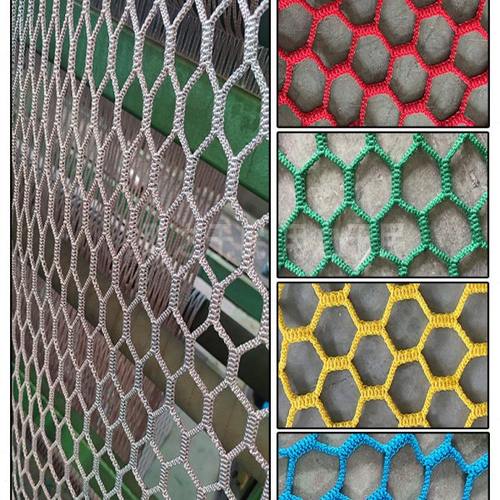 锦纶六角网丛林魔网户外无动力游乐穿越拓展围网攀爬蹦床黑色底网