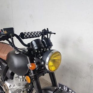 适用大脚怪攀爬护胸棒黑白棋格 复古改装车把平衡拉杆手把保护套