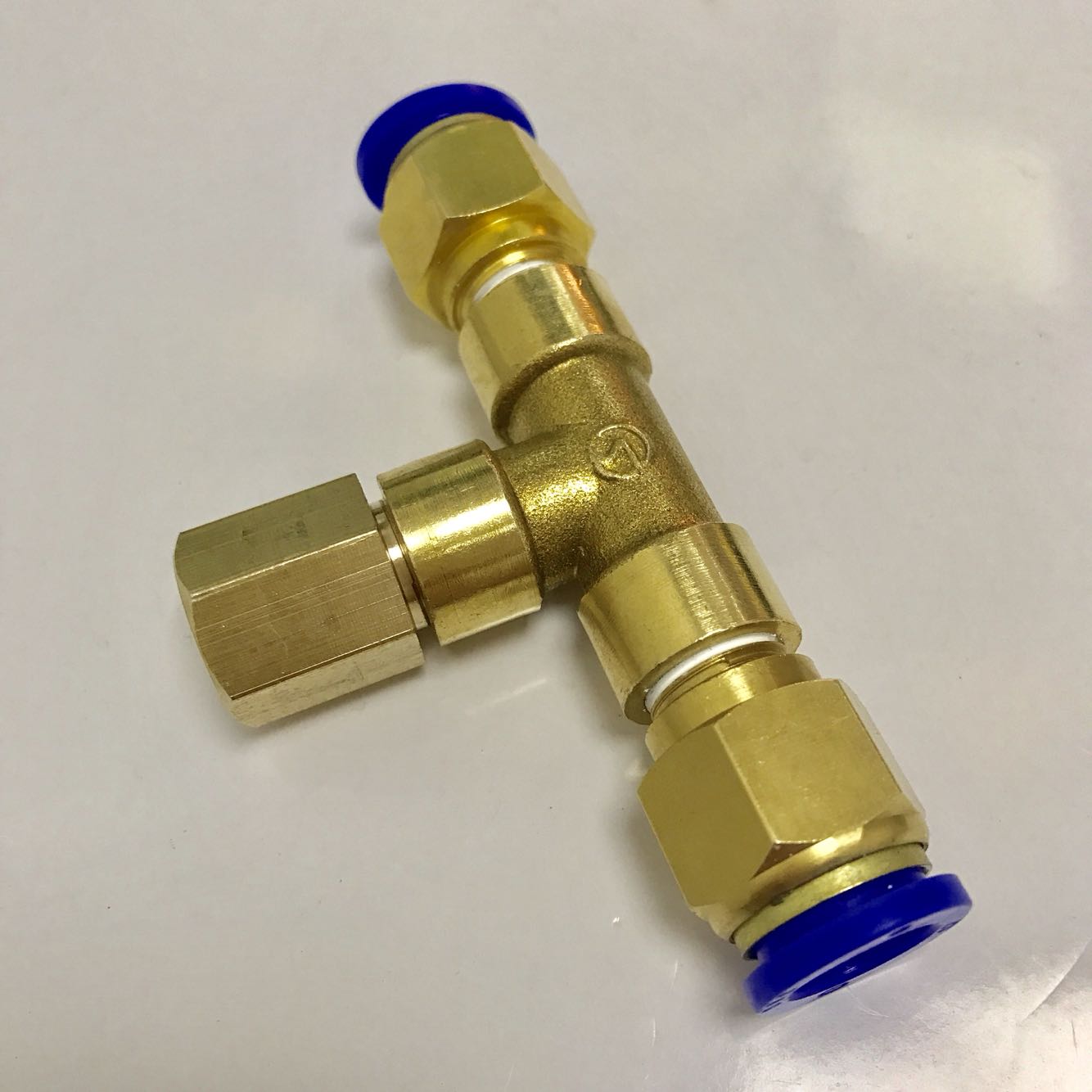 内丝气管三通快插接头 中间内螺纹m14x1.5 两边可接外径4-12mm管