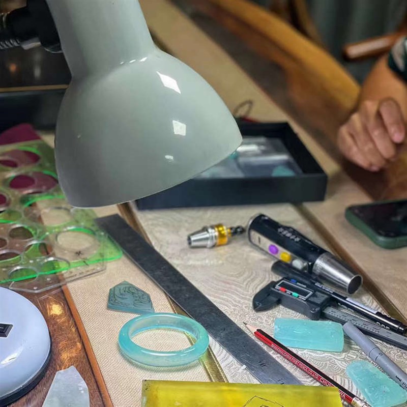 玉雕工作台灯办公桌阅读台灯雕刻木桌护眼灯写字灯和田玉打磨台灯