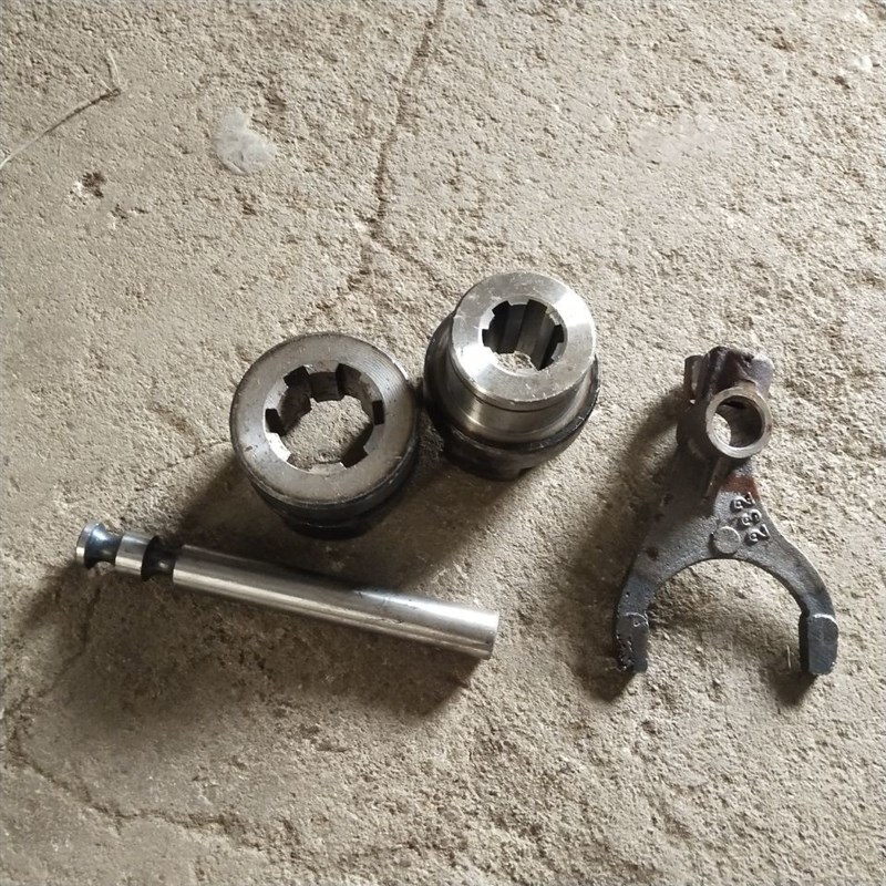 吸粪车洒水车离合器离合头配件三轮抽粪车分离式变速箱取力器泵座