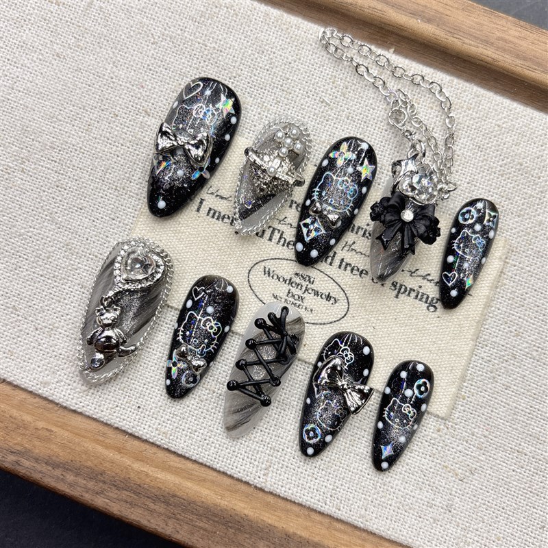 暗黑色流苏纯手工穿戴甲高级感美z甲2025新年短梯方款杏仁显白可